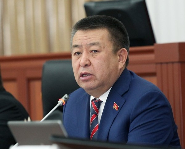 Спикер ЖК Ч.Турсунбеков: Если бы не было госорганов, создающих возможности для контрабанды и коррупционных схем, то бизнесмен не смог бы сам организовать нарушение &mdash; Tazabek