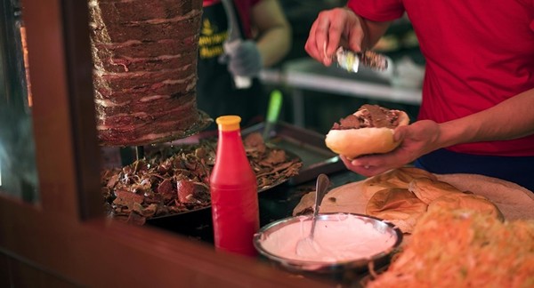 Госветфитоинспекция выявила ряд нарушений в точках продажи фаст-фуда на территории рынка &laquo;Дордой&raquo; &mdash; Tazabek