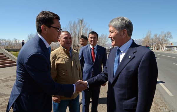 А.Атамбаев отметил недостатки придорожной инфраструктуры по улице Абдрахманова в  Балыкчы  и поручил Минтрансу ее улучшить &mdash; Tazabek