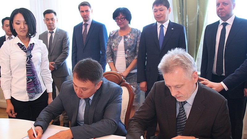Правительство и компания IBM подписали меморандум о совместной
разработке и реализации дорожной карты в рамках проекта &laquo;Таза Коом 2040&raquo; &mdash; Tazabek