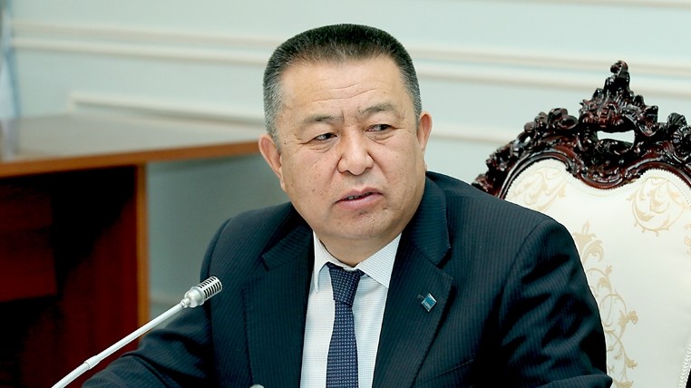 Спикер Ч.Турсунбеков: Почему соответствующие службы нашей страны не могут вернуть импортные товары, не отвечающие требованиям? &mdash; Tazabek