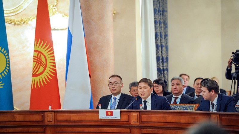 Правовая база ЕАЭС дает нам все основания говорить о том, что грузовой транспорт не должен простаивать, - С.Исаков о кыргызско-казахской границе &mdash; Tazabek