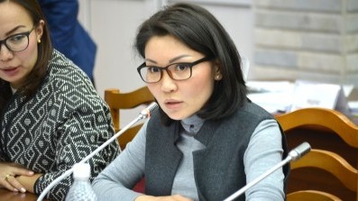 Ваши сотрудники вымогают деньги, имейте это в виду, - депутат главе ГТС А.Сулайманову &mdash; Tazabek