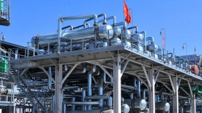 Депутат сообщил о жалобах жителей Жайыльского района на дым с НПЗ &laquo;Джунда&raquo; &mdash; Tazabek