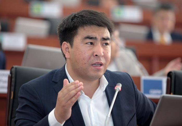 Депутат: Назло Кулматову привели в Таможню Онолбекова, ошские предприниматели жалуются на сборы за транзит грузов &mdash; Tazabek