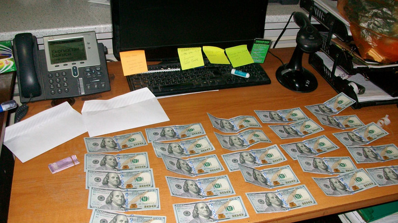 МВД задержало сотрудников ГТС, Пограничной службы и Департамента Минсельхоза при получении взятки от предпринимателей &mdash; Tazabek