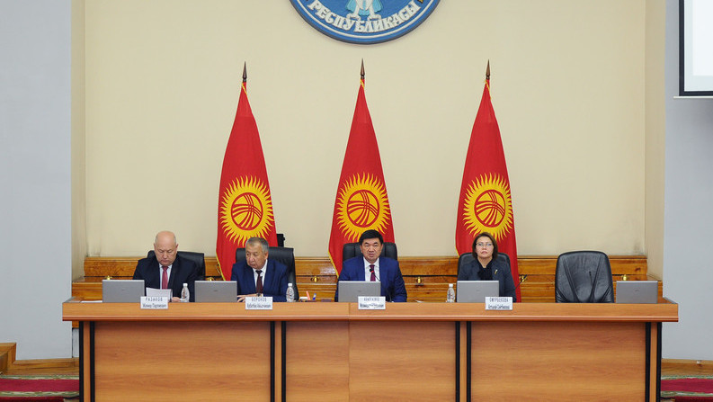 Премьер &mdash; членам правительства: Вы часто приходите неподготовленными на заседания, а потом не можете ответить на вопросы депутатов &mdash; Tazabek