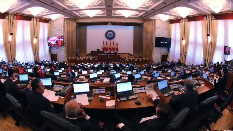 В профильном комитете возмущаются, что от заявителей на получение лицензий на недра требуют справку от МЧС и Минсельхоза &mdash; Tazabek