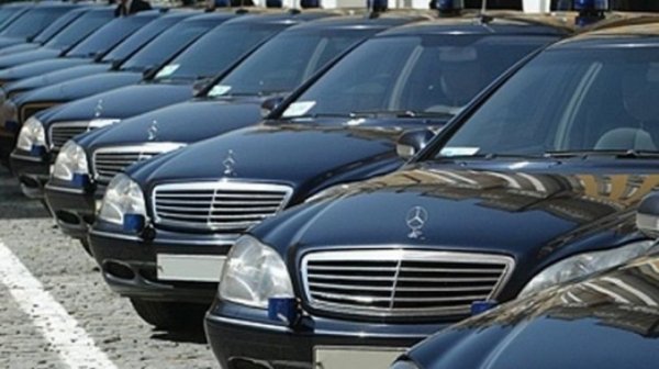Казенные авто чиновников стоят в среднем $9 тыс. &mdash; Tazabek