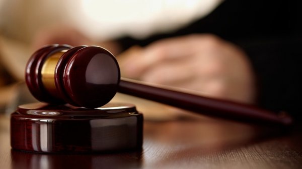 Суд приговорил главу северного УГНС по алкопродукции за вымогательство взятки в 300 тыс. сомов к 15 годам лишения свободы с конфискацией имущества — Tazabek