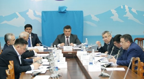 Профильный комитет ЖК одобрил в 3 чтениях норму об отсрочке ввода услуги переноса номеров мобильной связи, на что операторам нужно $2,5 млн, на 1 января 2018 года &mdash; Tazabek