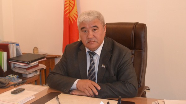 Никакой взятки депутат Момбеков не давал, - директор гимназии №5