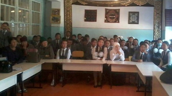 В Ак-Талинском районе методисты, священнослужители и милиционер проводят среди школьников профилактику правонарушений