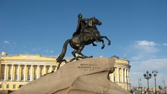 Шесть учеников бишкекской школы поехали в Санкт-Петербург изучать химию