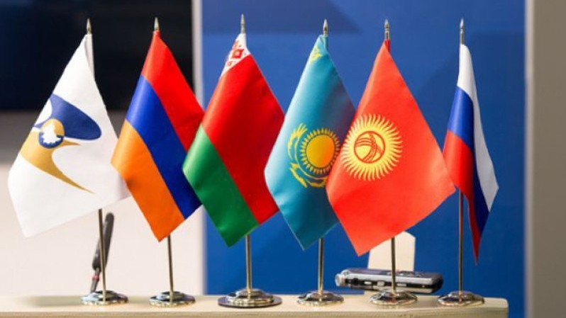 Минэкономики направило на согласование проект закона, предусматривающего поправки в ряд актов в связи с подписанием договора о Таможенном кодексе ЕАЭС &mdash; Tazabek
