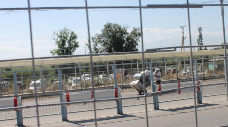 Все страны ЕАЭС выразили обеспокоенность, что нарастает угроза злоупотребления провоза товаров физлицами, так называемыми &laquo;мешочниками&raquo;, - глава ГТС А.Сулайманов &mdash; Tazabek