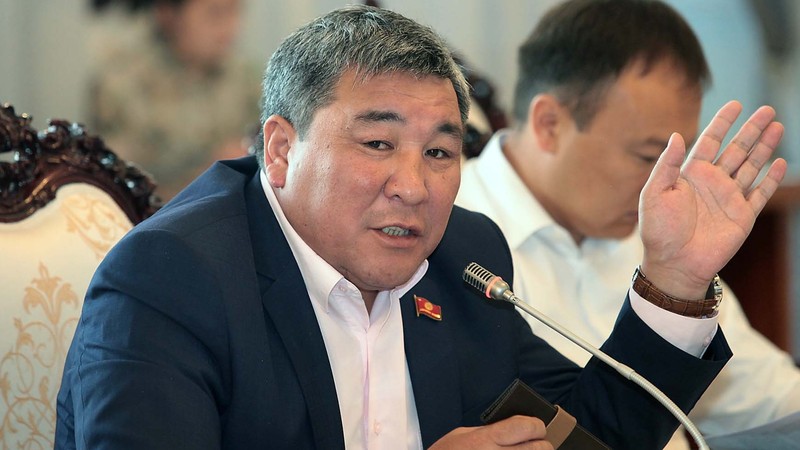 Депутат о борьбе с коррупцией: Человек из одного кабинета борется с человеком из другого кабинета &mdash; Tazabek