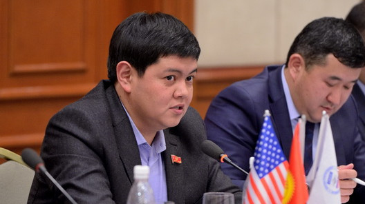 Депутат возмущается, что стройкомпании, получив средства, тянут с выполнением работ по соцобъектам &mdash; Tazabek