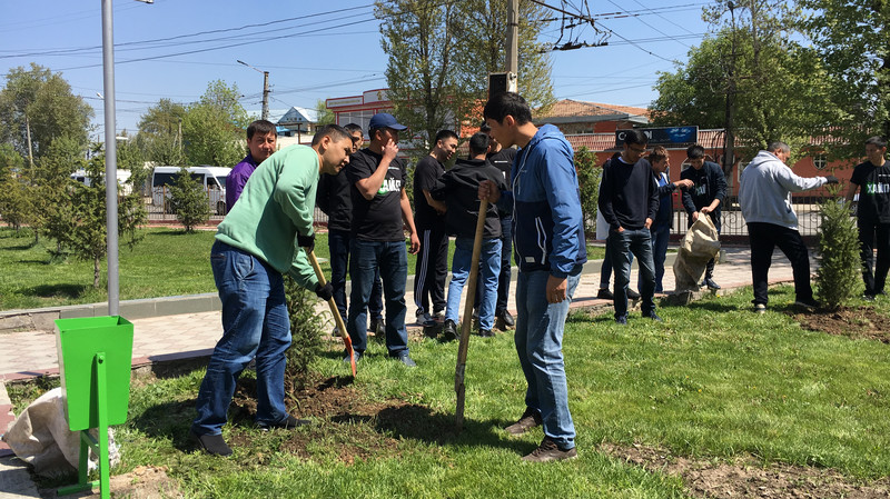 Сотрудники MegaCom вышли на субботники в Бишкеке и Оше &mdash; Tazabek