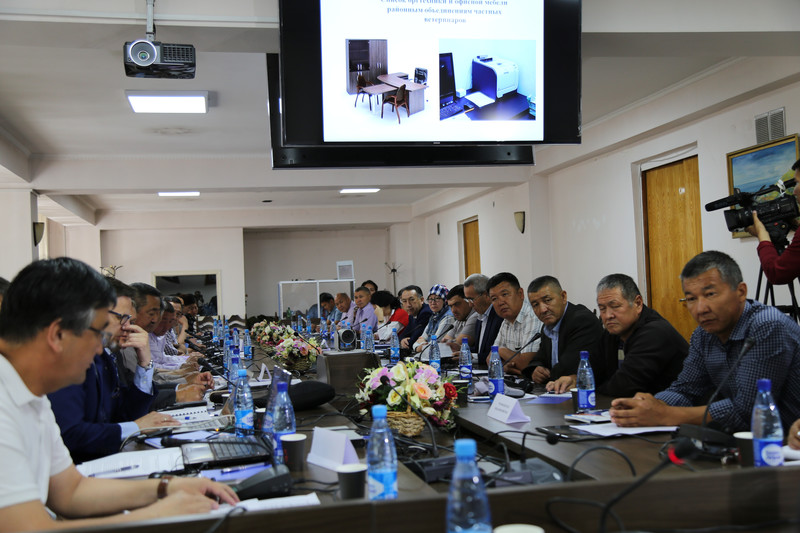 Техпомощь: 12 руководителям объединений частных ветеринаров Чуйской и Таласской областей выделили по $3,5 тыс. &mdash; Tazabek