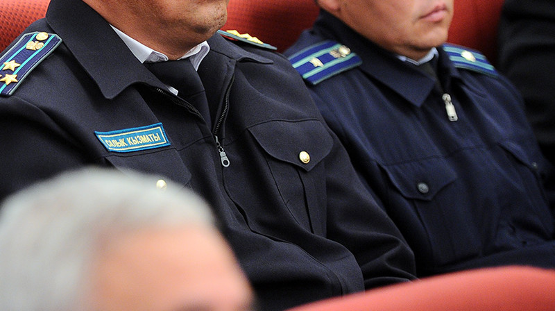 Правительство перевело 5 налоговиков из территориальных подразделений в центральный аппарат &mdash; Tazabek