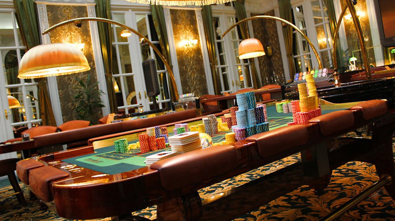 На территории Ошского рынка действуют незаконные казино-клубы, - депутат &mdash; Tazabek