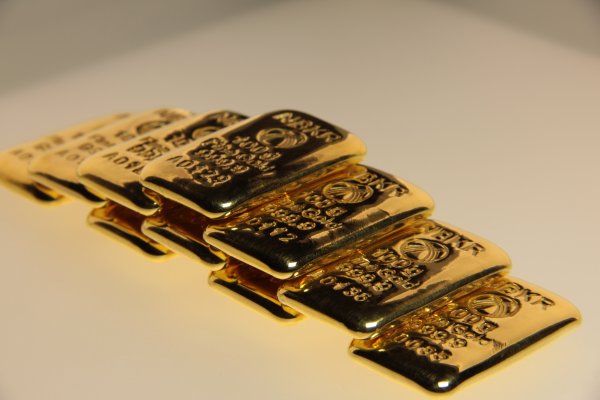 За год НБКР продал более 2 тыс. золотых слитков, выкупил обратно только 837 слитков (график) &mdash; Tazabek