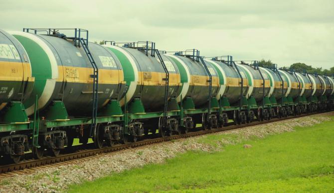 Часть вагонов с ГСМ была переоформлена и Казахстан их пропустил, - министр Э.Абдылдаев &mdash; Tazabek