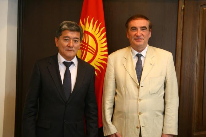 Прорабатывается несколько вариантов строительства железнодорожной магистрали через Кыргызстан &mdash; Tazabek