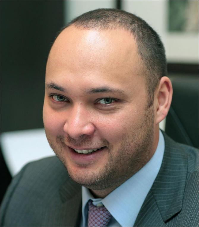 М.Бакиев проживает в графстве Суррей на юге Англии в особняке стоимостью 3,5 млн фунтов стерлингов &mdash; Tazabek