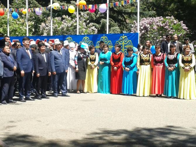 Премьер советует рекламировать Иссык-Куль так же, как президент Н.Назарбаев Боровое &mdash; Tazabek