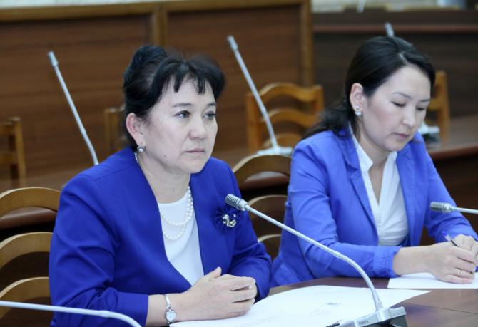 Депутат А.Алтыбаева предложила провести аудит предстоящих расходов правительства &mdash; Tazabek