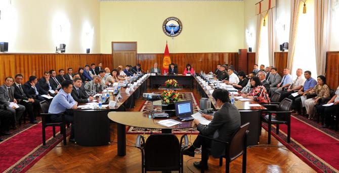 Премьер Т.Сариев поручил проверить факт конфликта между сотрудниками ГКНБ и ГСБЭП &mdash; Tazabek