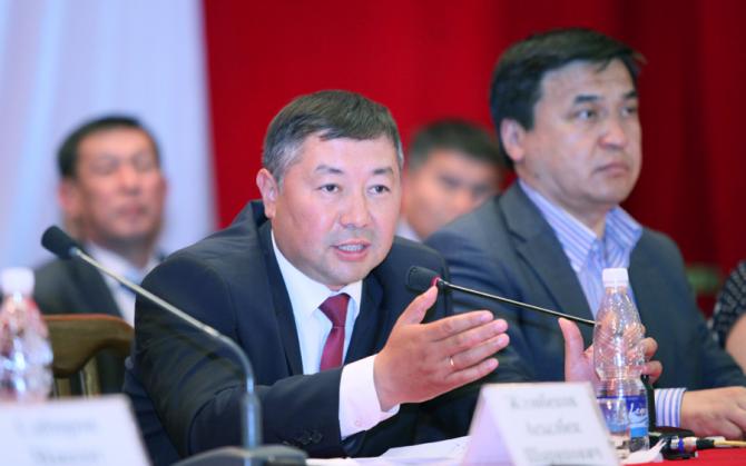 Депутат К.Исаев намерен расследовать жалобу на сбои при проведении конкурса по реконструкции дороги Балыкчы&mdash;Тамчы&mdash;Чолпон-Ата&mdash;Корумду за 6,8 млрд сомов &mdash; Tazabek