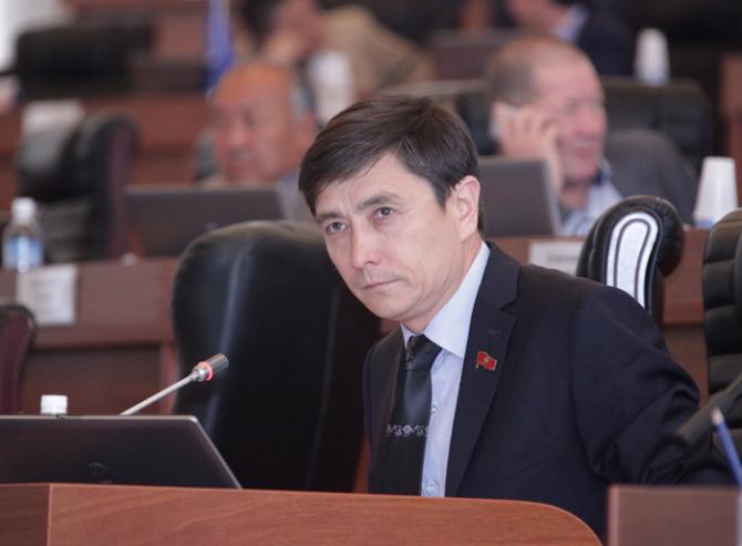 Депутат А.Кутушев предложил пригласить в ЖК и заслушать экс-главу ФГИ Д.Ирсалиева &mdash; Tazabek