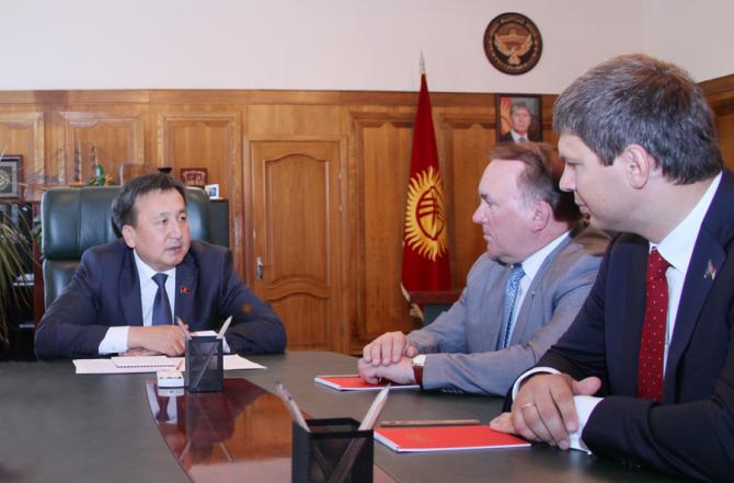 Вступление в ЕАЭС &mdash; это экономически обоснованный, продуманный шаг, - спикер А.Жээнбеков &mdash; Tazabek