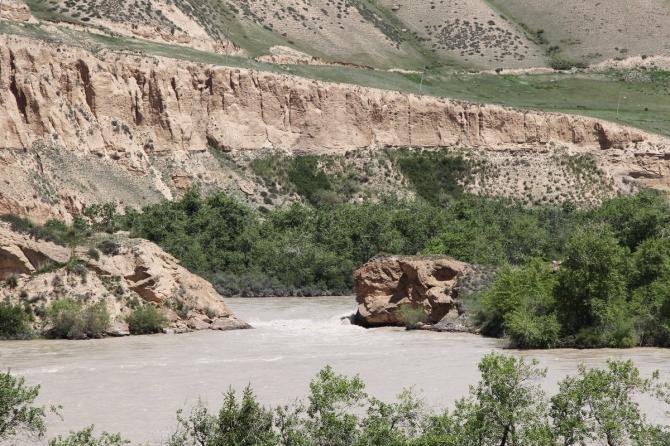 На тендер по оценке стоимости частных земель в районе строительства Верхненарынского каскада ГЭС подали заявки две компании &mdash; Tazabek