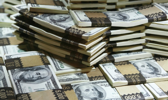 В обменках Бишкека массовой скупки доллара нет, - Ассоциация обменных бюро &mdash; Tazabek