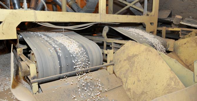 Фоторепортаж &mdash; Премьер встретился с фермерами Таласа по фасоли, а также проверил внутригородские дороги &mdash; Tazabek