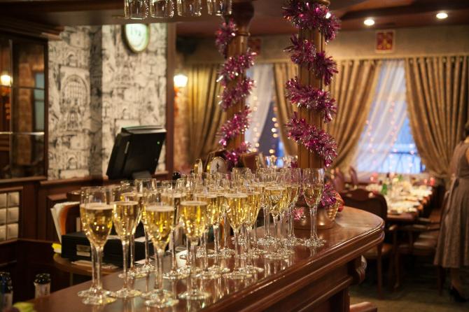 Сколько стоит провести Новый год в кафе или ресторане?  (средний счет на человека) &mdash; Tazabek