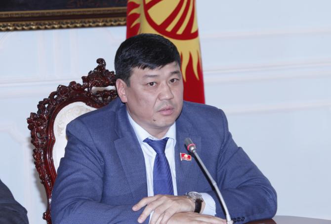 Депутат Б.Торобаев опасается, что 1,8 млрд сомов могут уйти за границу после ввода страхования автомобилей &mdash; Tazabek