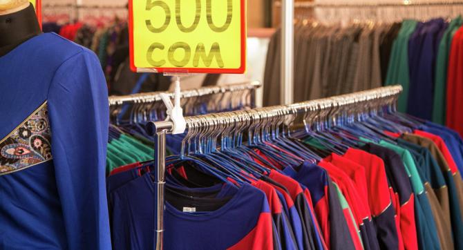 Сегодня вступило в силу постановление правительства об установлении цен в сомах в сфере торговли, работ и услуг &mdash; Tazabek