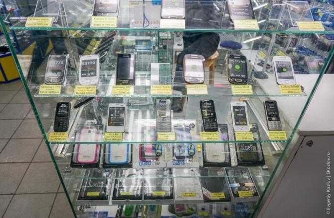 Более миллиона сотовых телефонов было ввезено в Кыргызстан из Китая, из Кореи &mdash; в 98 раз меньше, - ГТС &mdash; Tazabek