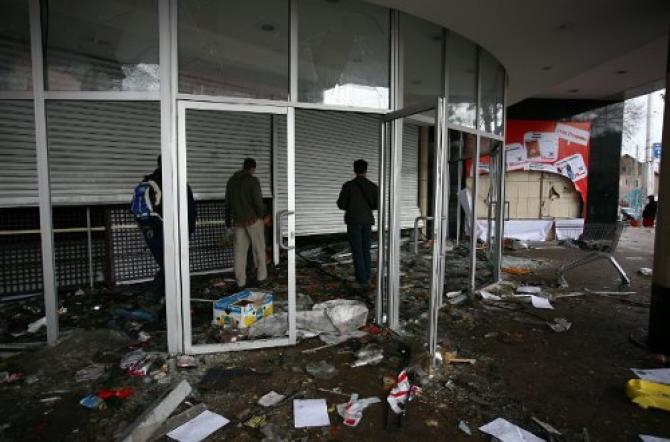 Фоторепортаж &mdash; Как выглядели торговые центры Бишкека 7 апреля 2010 года &mdash; Tazabek