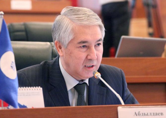 Депутат М.Абдылдаев спросил у Дж.Оторбаева, почему он пришел в 22:00 ночи к Т.Мамытову с пустым бланком документа &mdash; Tazabek