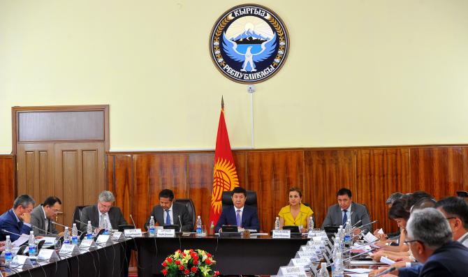 Т.Сариев упрекнул министра К.Турдубаева в невнимании к промышленности &mdash; Tazabek