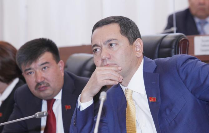 Депутат О.Бабанов потребовал расчеты, доказывающие необходимость защиты мукомолов в виде отмены НДС на ввоз зерна пшеницы &mdash; Tazabek