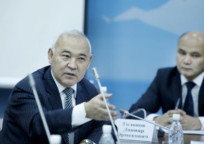 Депутат К.Жумалиев считает, что резкий рост курса доллара США организовала группа людей &mdash; Tazabek