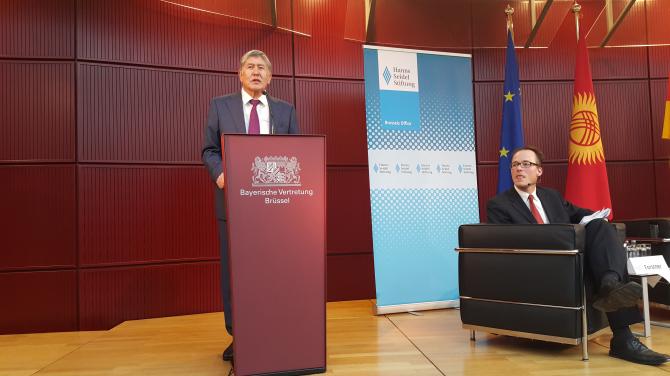 Кыргызстан поддерживает инициативу Китая о возрождении Великого Шелкового пути &mdash; Tazabek