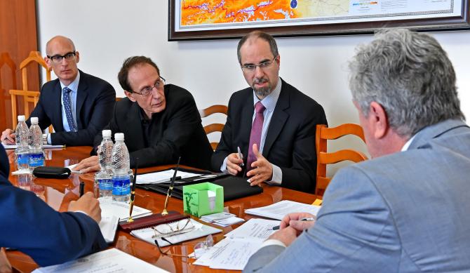 Вице-премьер обсудил с послом Канады вопросы освоения недр &mdash; Tazabek